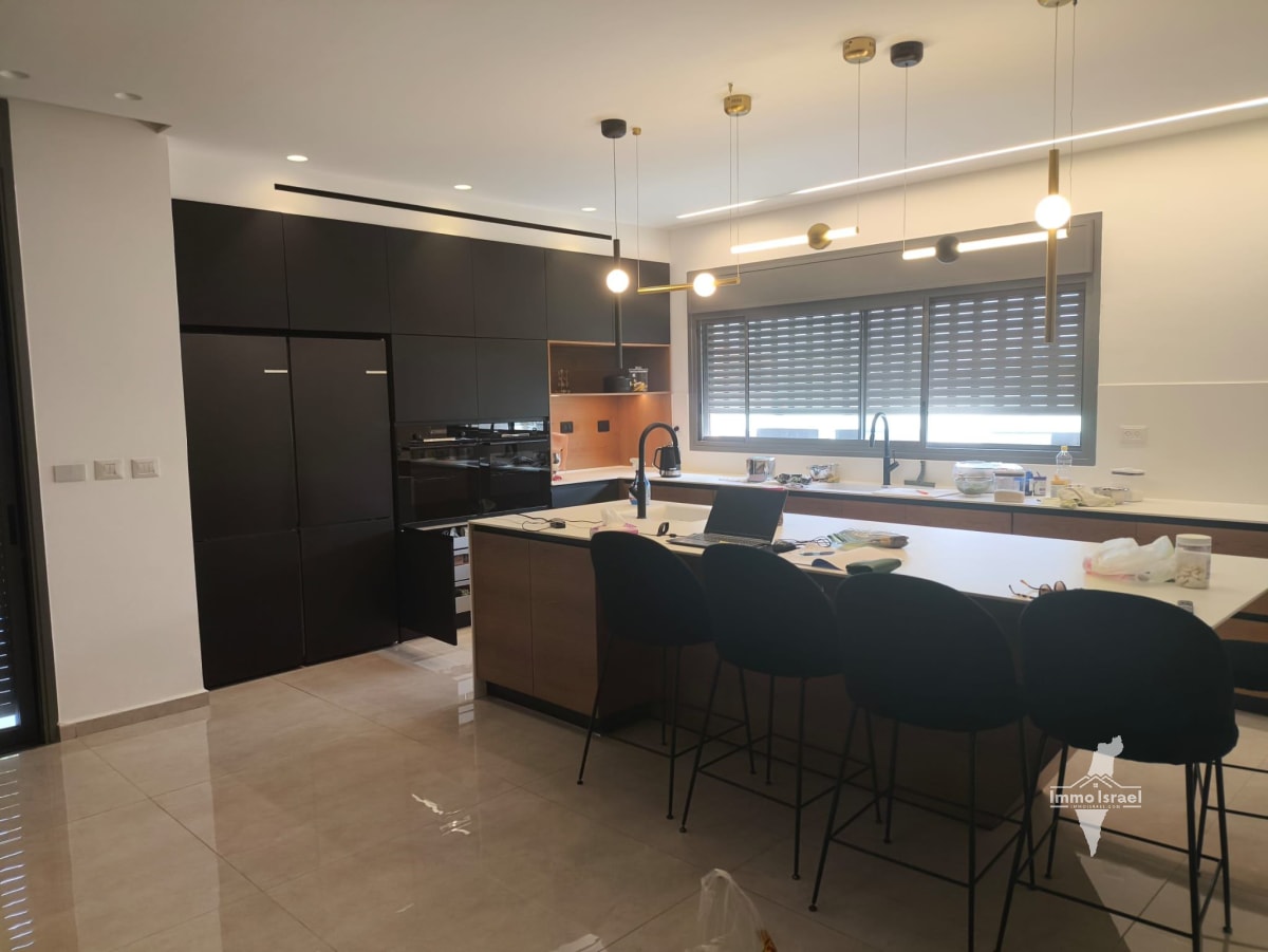 6-Room Duplex for Sale on Arik Einstein Street, Netivot