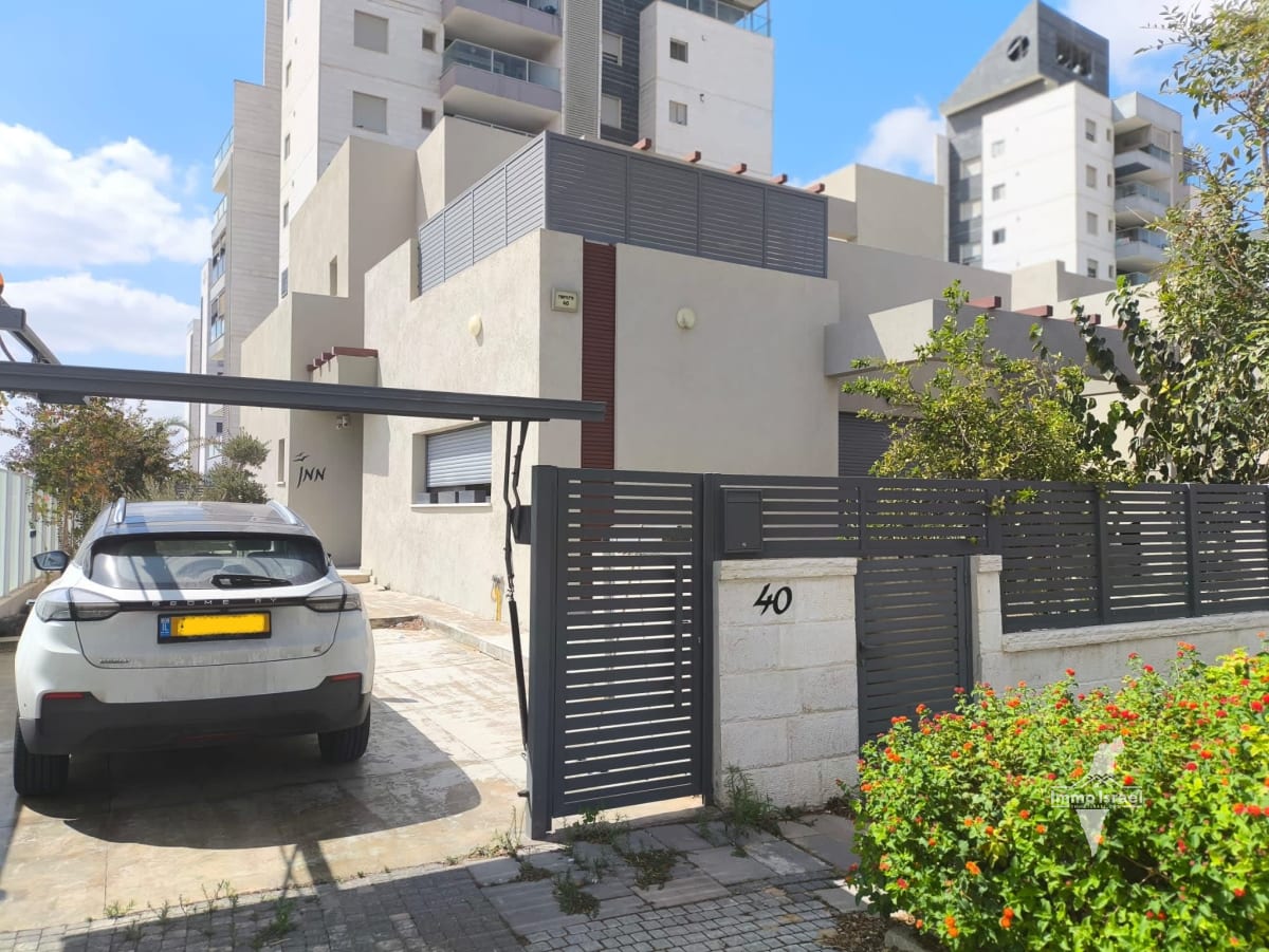 6-Room Duplex for Sale on Arik Einstein Street, Netivot