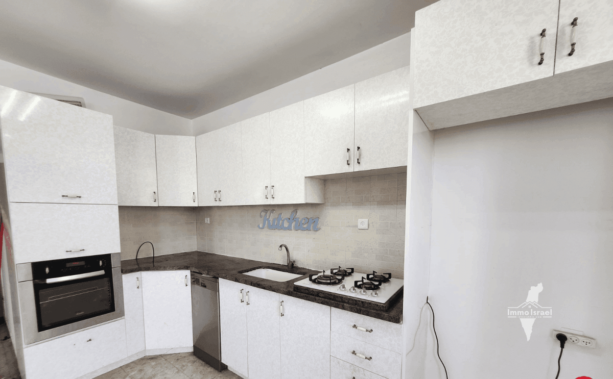 4-Room Apartment for Rent on Shmu'el HaNagid Street, Holon