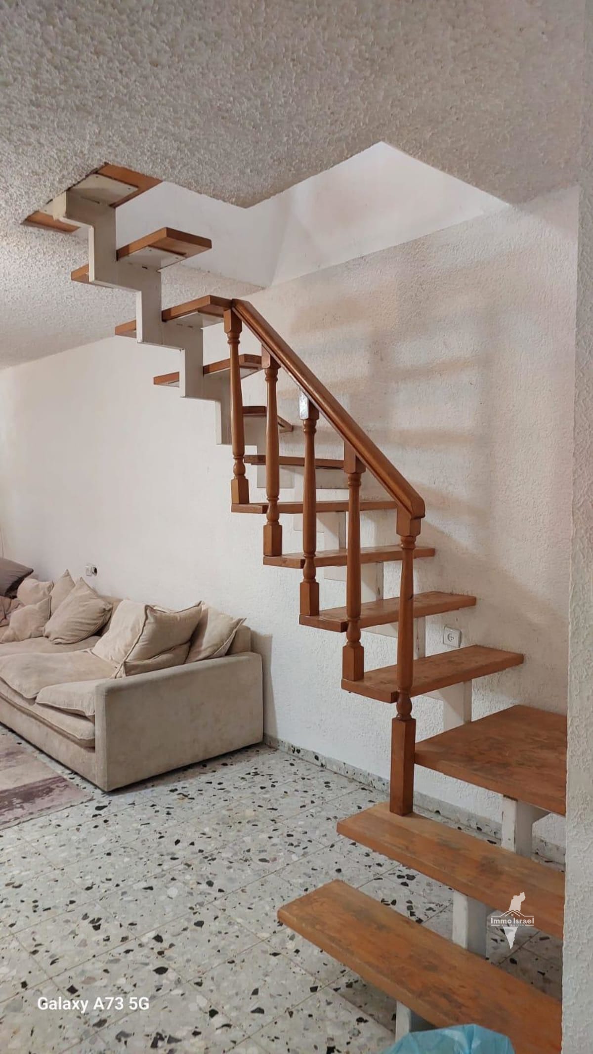 5-Room Rooftop Apartment for Rent on Bar Ilan Street, Holon