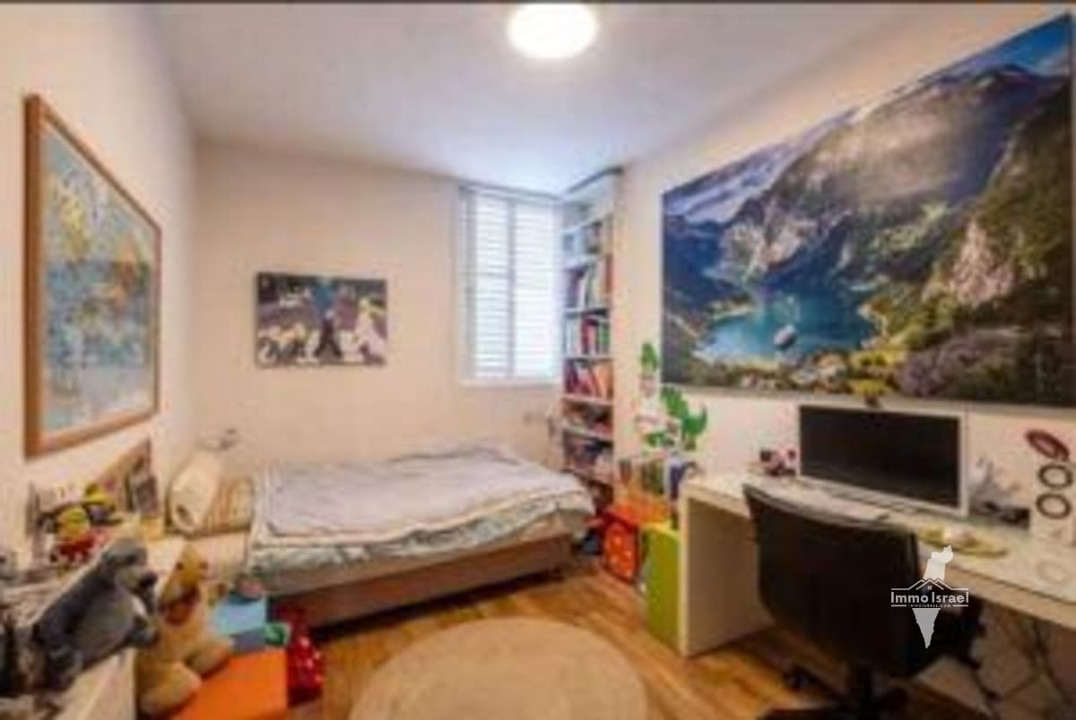 4.5-Room Apartment for Rent on Rehov Tagore, Tel Aviv-Yafo