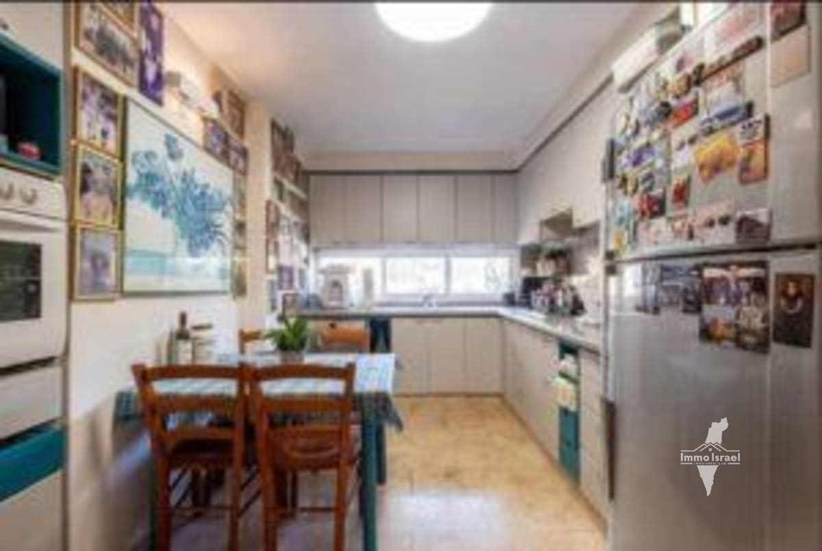 4.5-Room Apartment for Rent on Rehov Tagore, Tel Aviv-Yafo