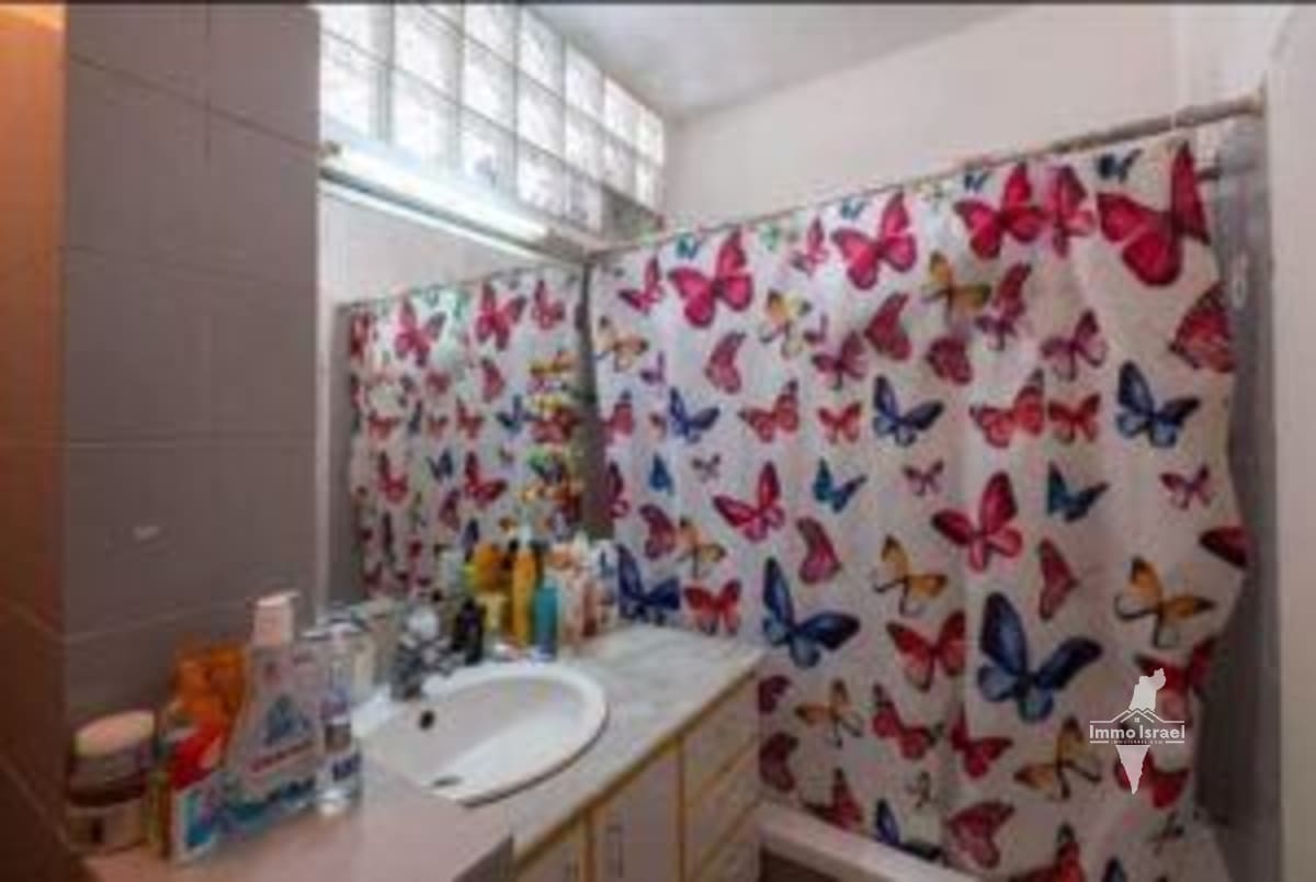 4.5-Room Apartment for Rent on Rehov Tagore, Tel Aviv-Yafo