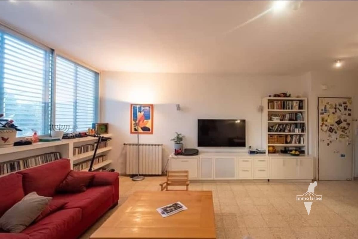 4.5-Room Apartment for Rent on Rehov Tagore, Tel Aviv-Yafo