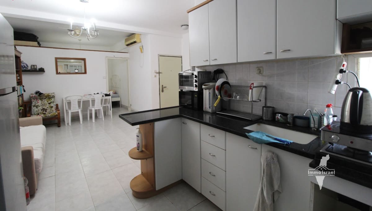 2-Room Apartment for Sale on Sderot HaHayil, Tel Aviv-Yafo