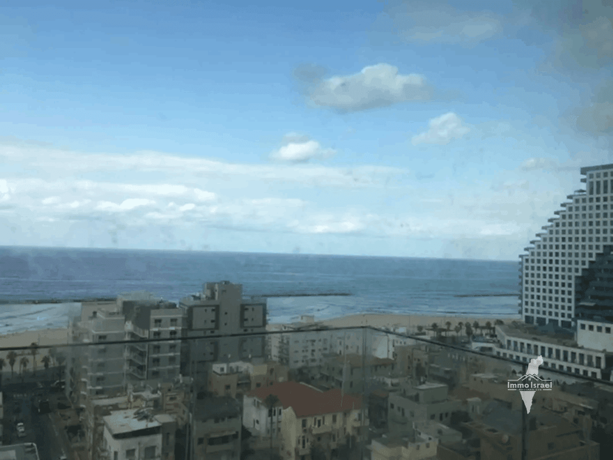 Penthouse for Sale in the Kerem Hateimanim Neighborhood, Tel Aviv-Yafo