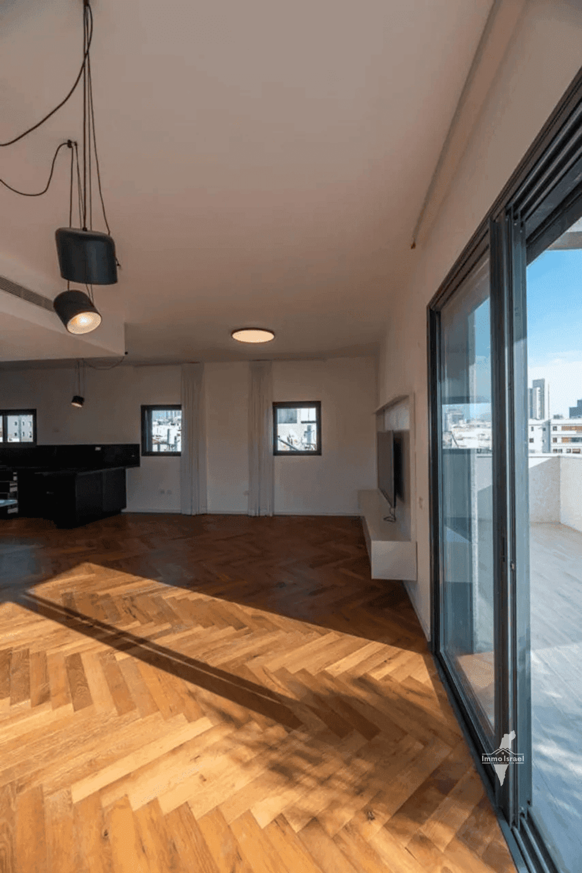 5-Room Penthouse for Sale on Ge'ula, Kerem Hateimanim, Tel Aviv-Yafo