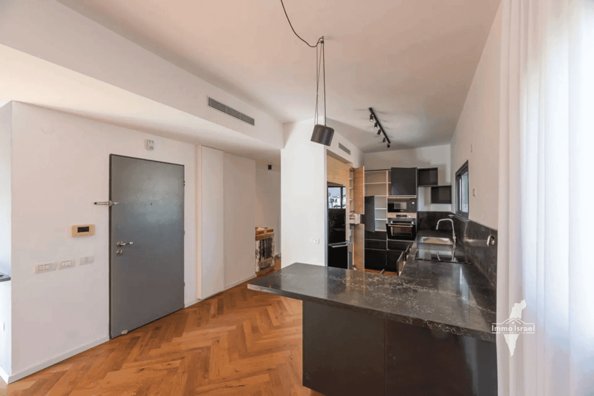 5-Room Penthouse for Sale on Ge'ula, Kerem Hateimanim, Tel Aviv-Yafo