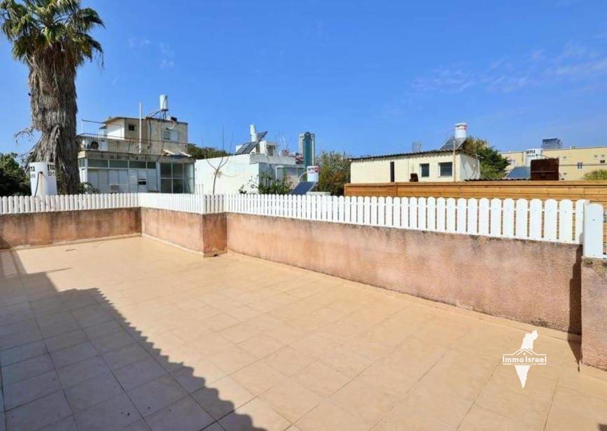 Single Story 3-Room Cottage for Sale on Ayanot Street, Tel-Aviv Yafo