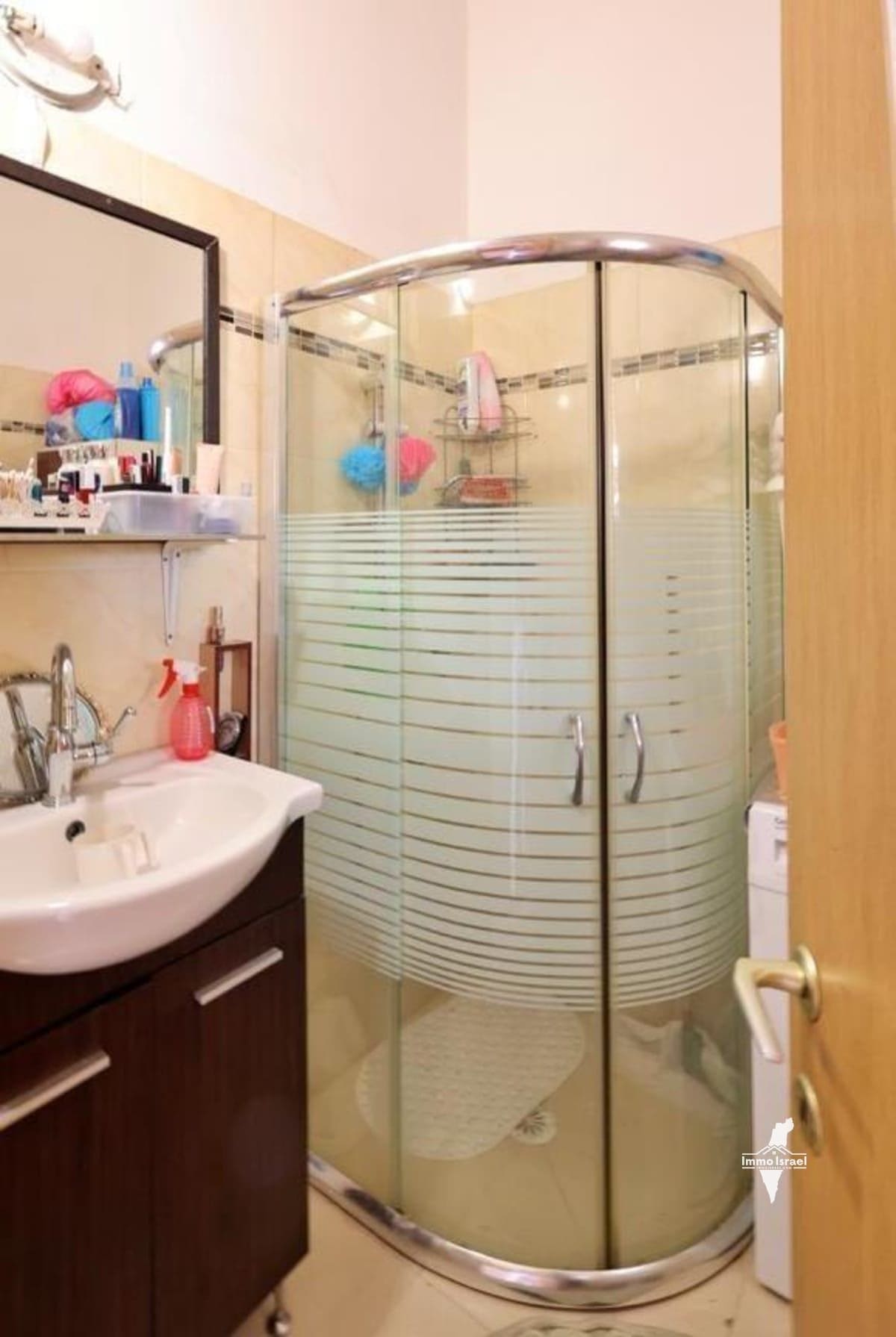 Single Story 3-Room Cottage for Sale on Ayanot Street, Tel-Aviv Yafo
