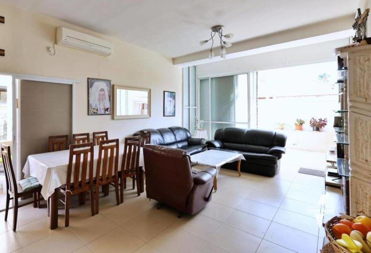 Single Story 3-Room Cottage for Sale on Ayanot Street, Tel-Aviv Yafo