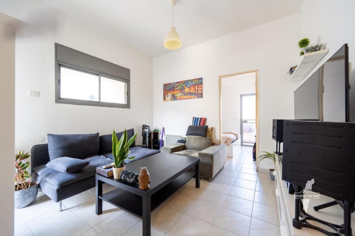 4-Room Apartment for Sale on Bar Kochva Street, Tel Aviv-Yafo