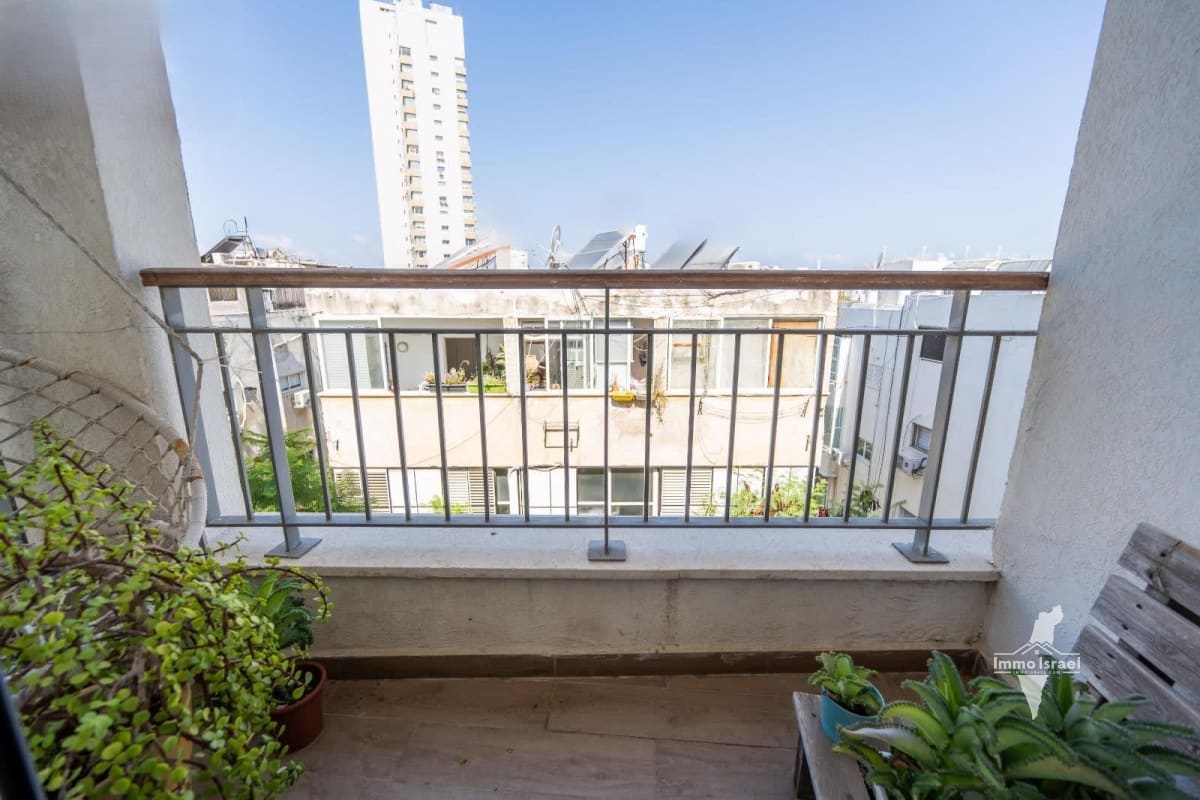 4-Room Apartment for Sale on Bar Kochva Street, Tel Aviv-Yafo