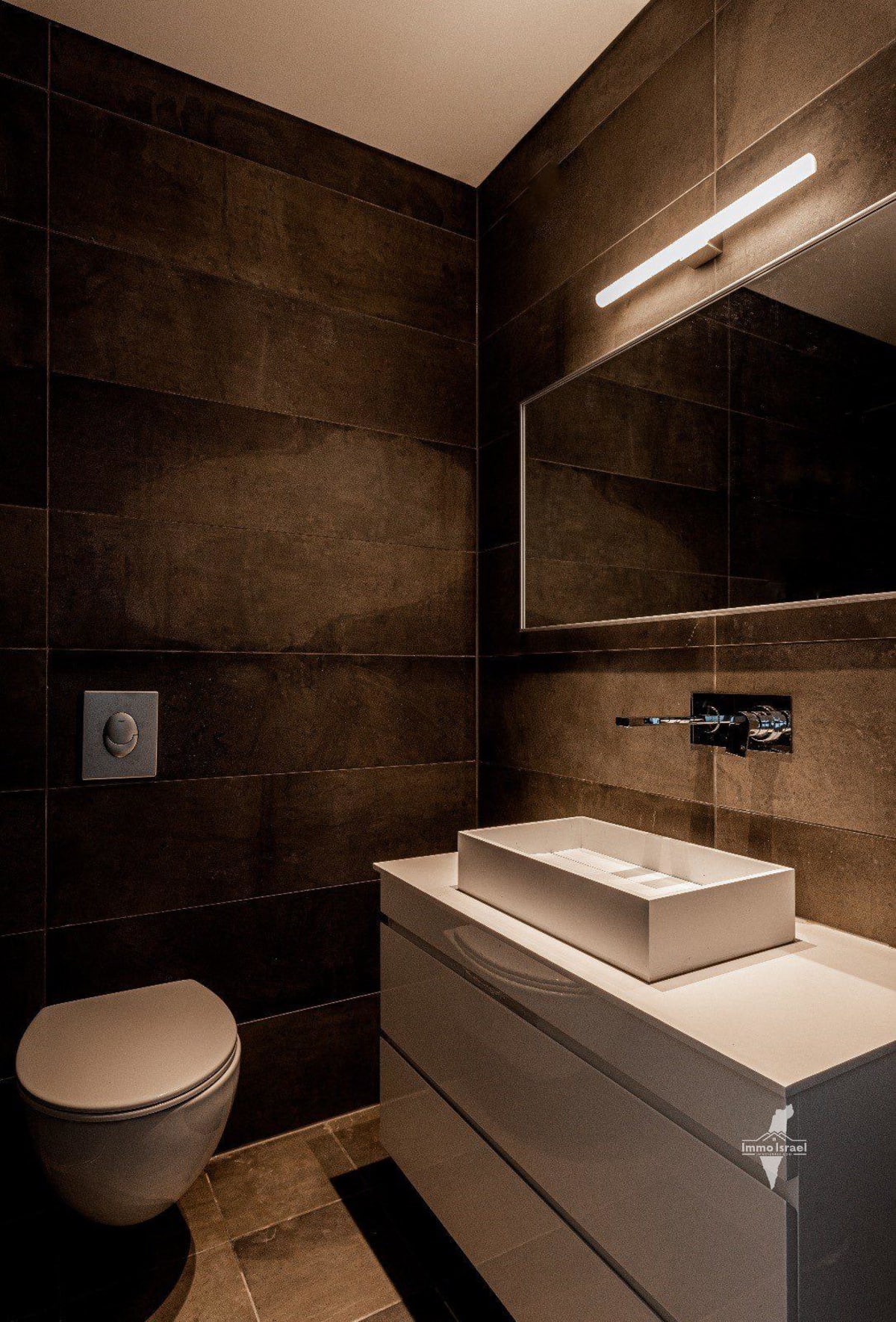 4.5-Room Apartment for Sale on Arlozorov Street, Tel Aviv-Yafo