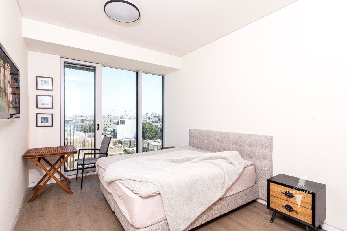 4.5-Room Apartment for Sale on Arlozorov Street, Tel Aviv-Yafo