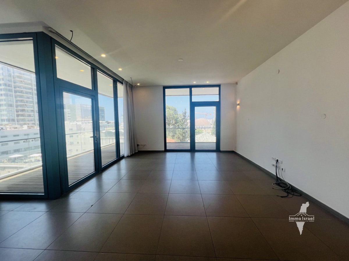 3.5-Room Apartment for Rent on Rothschild Boulevard, Tel Aviv