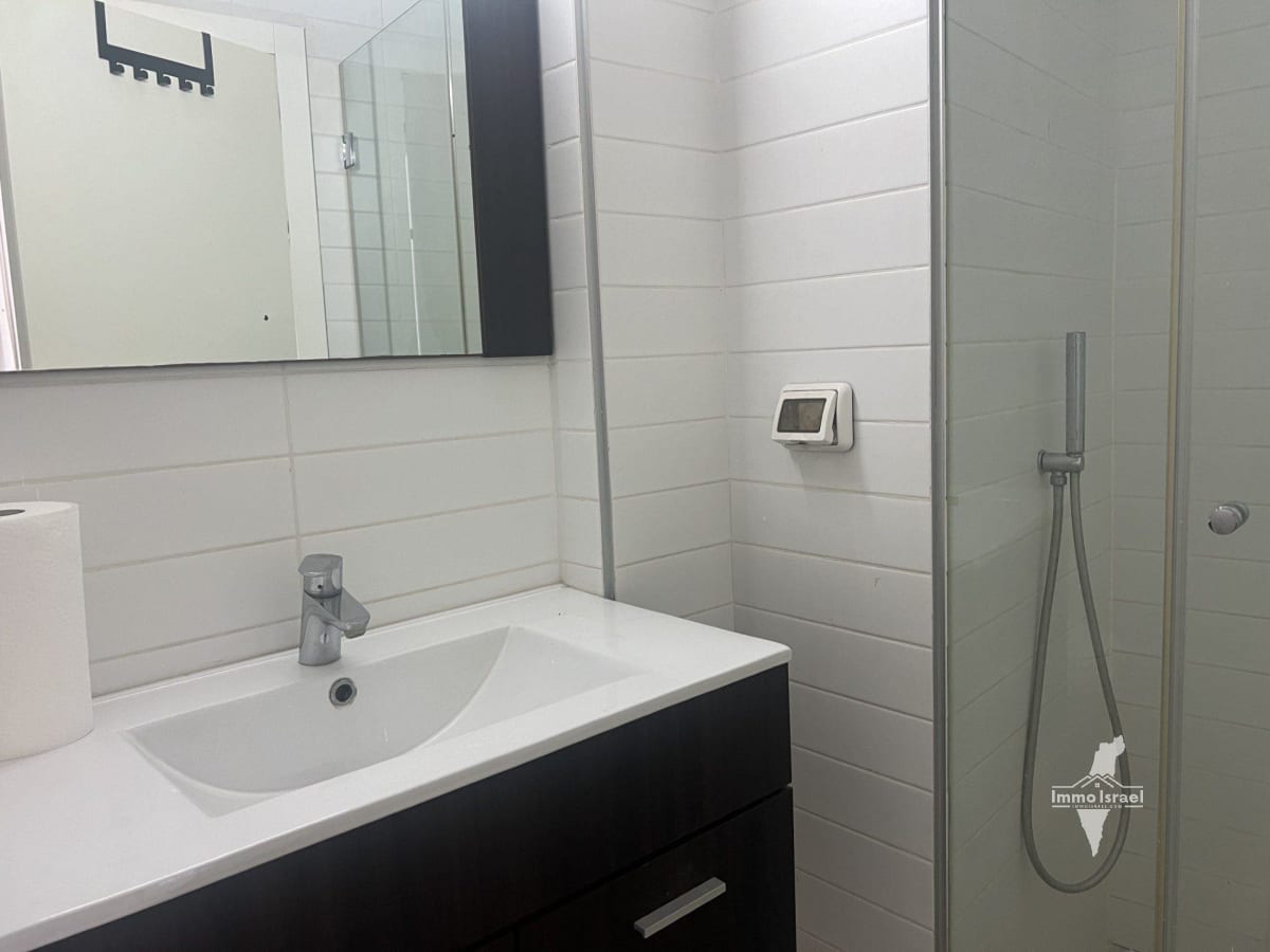 3.5-Room Apartment for Rent on Rothschild Boulevard, Tel Aviv