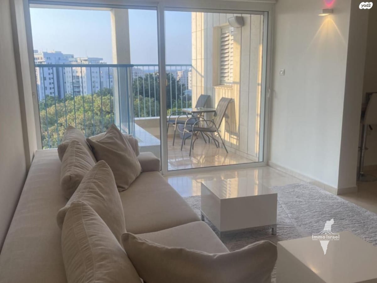 4-Room Apartment for Rent on Avraham Boyer Street, Tel Aviv