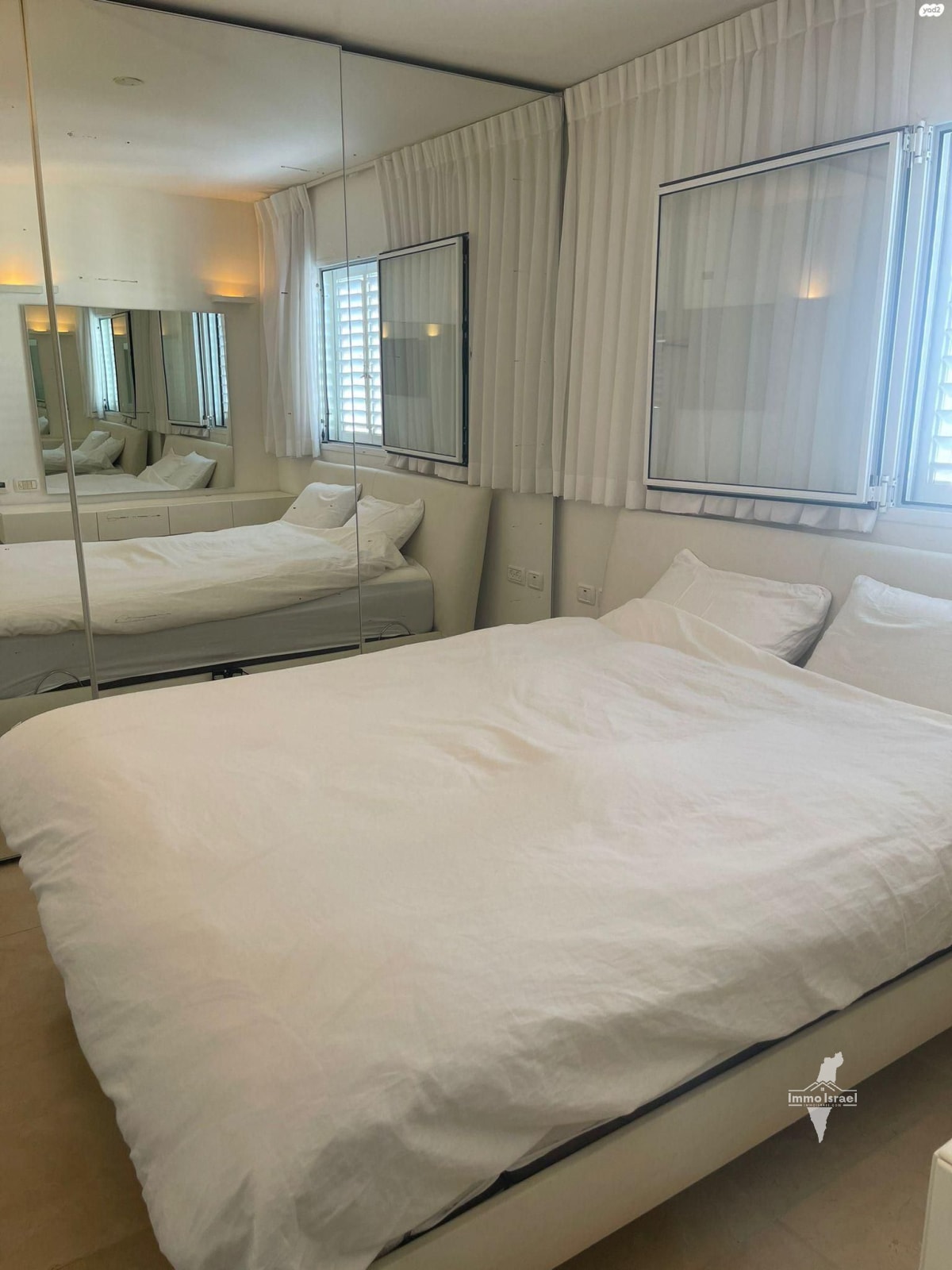 4-Room Apartment for Rent on Avraham Boyer Street, Tel Aviv