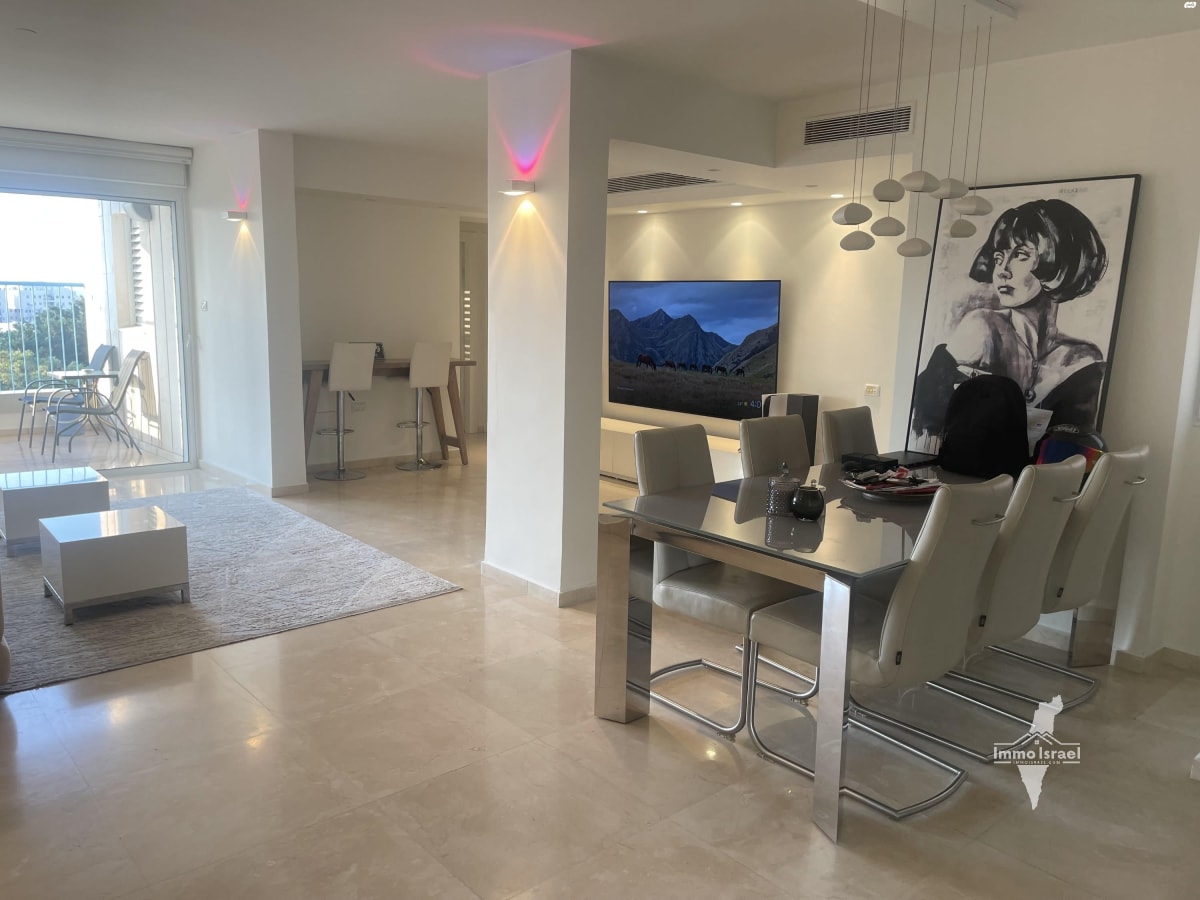 4-Room Apartment for Rent on Avraham Boyer Street, Tel Aviv