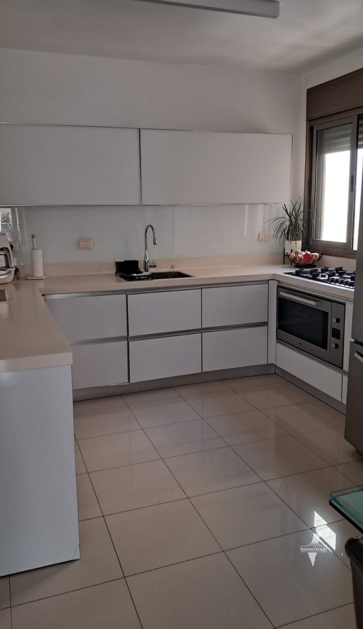 4-Room Apartment for Rent on Sderot Levi Eshkol, Tel Aviv