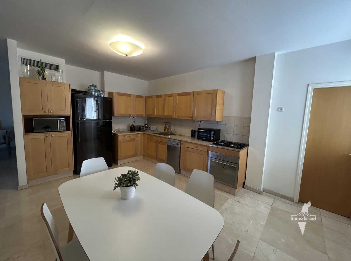 5-Room Apartment for Rent on Eli'ezer Kashani Street, Tel Aviv