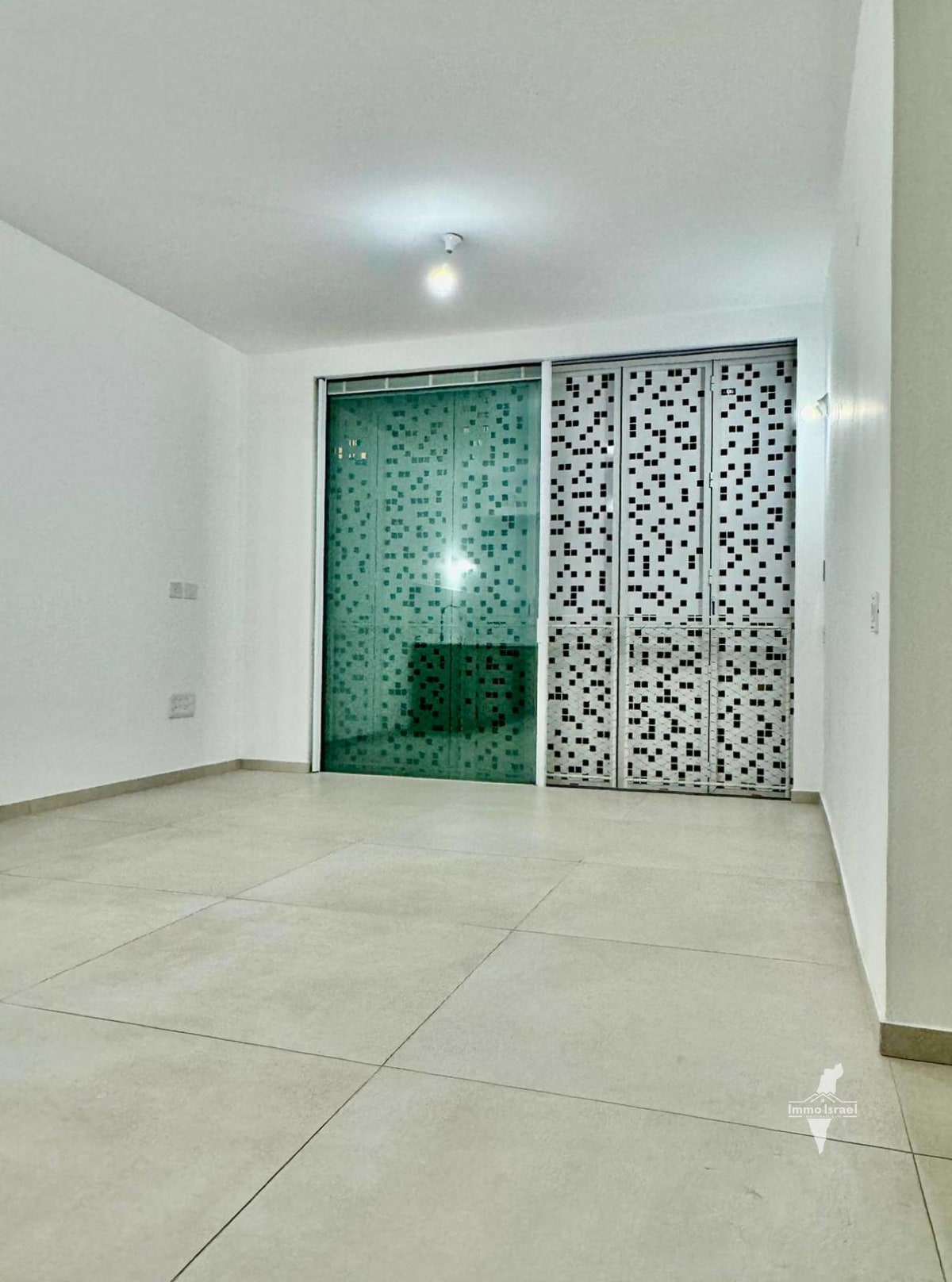 2-Room Apartment for Rent on Ahad Ha'Am Street, Tel Aviv-Yafo