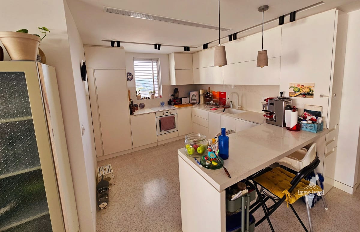 4-Room Apartment for Rent on Weizmann Street, Tel Aviv-Yafo