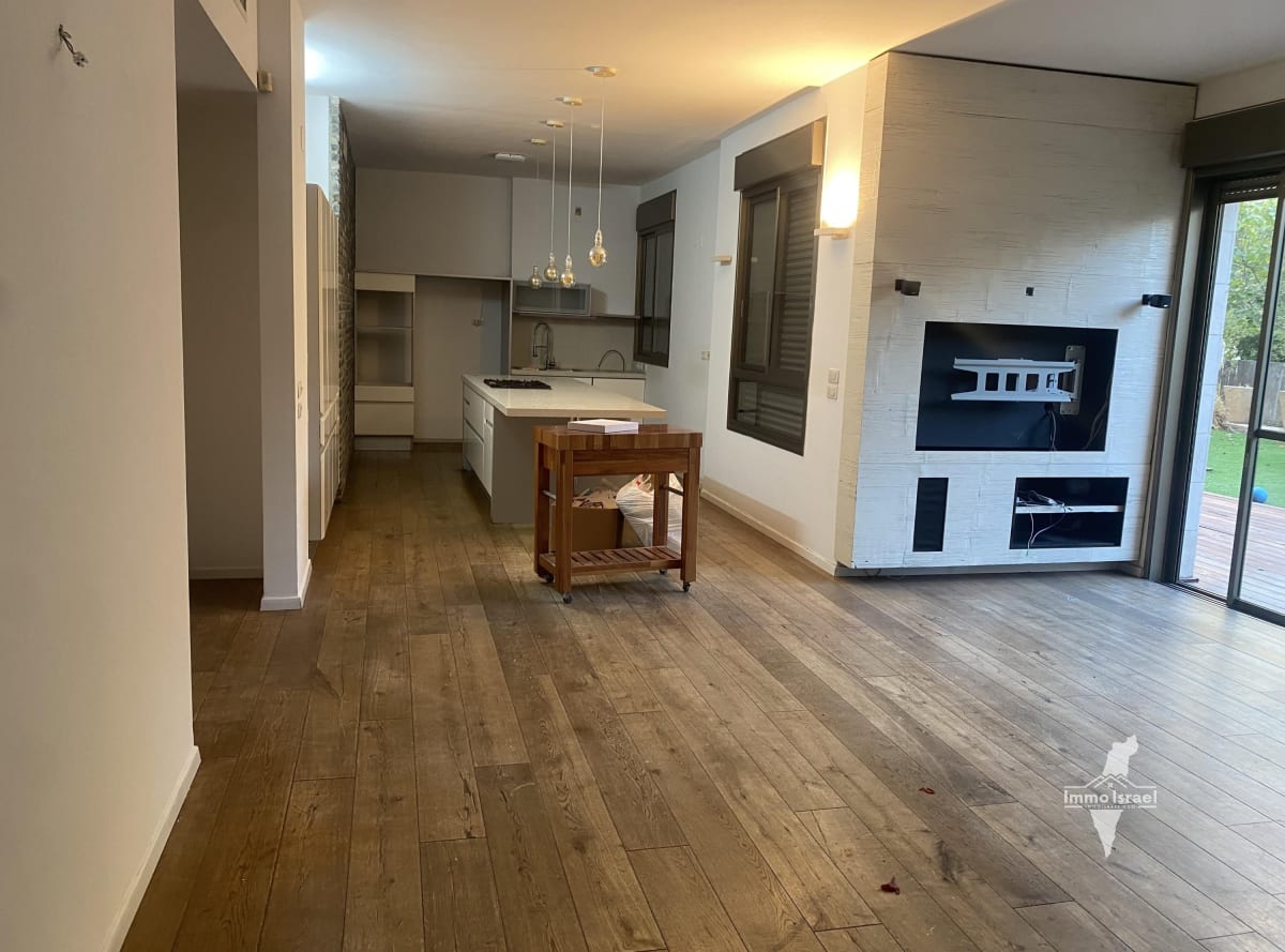 5-Room Garden Apartment for Rent on Yasha Hefetz Street, Tel Aviv-Yafo