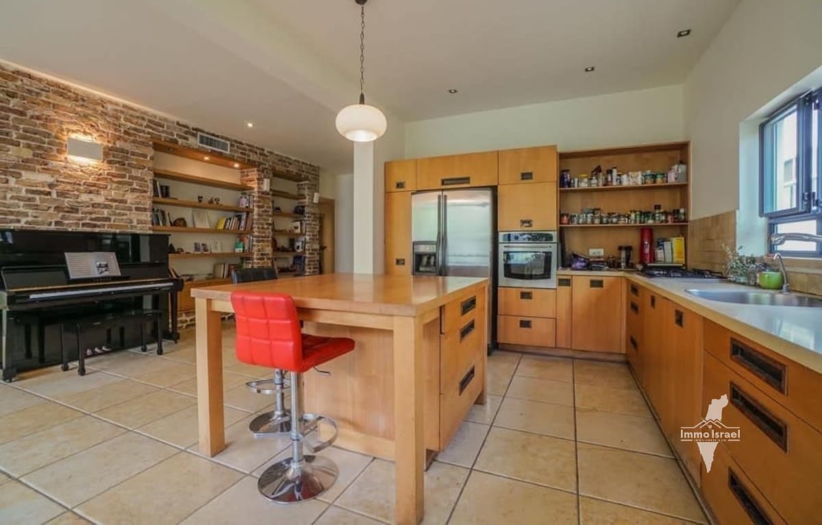 5-Room Apartment for Rent on Smolenskin Street, Tel Aviv-Yafo