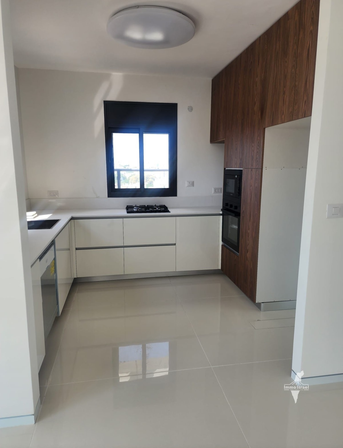 5-Room Penthouse for Rent on Arlozorov Street, Bat Yam
