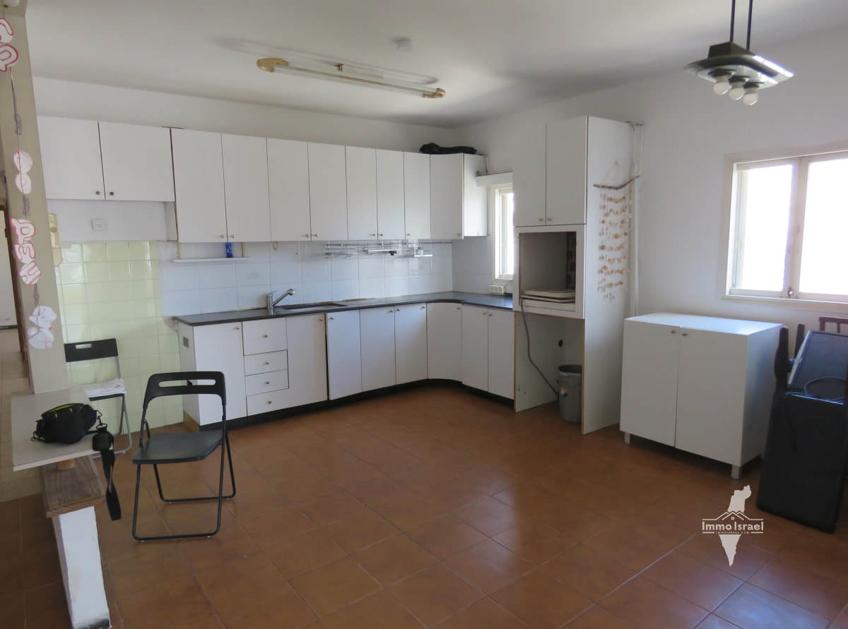 5-Room Apartment for Rent on Arlozorov Street, Bat Yam