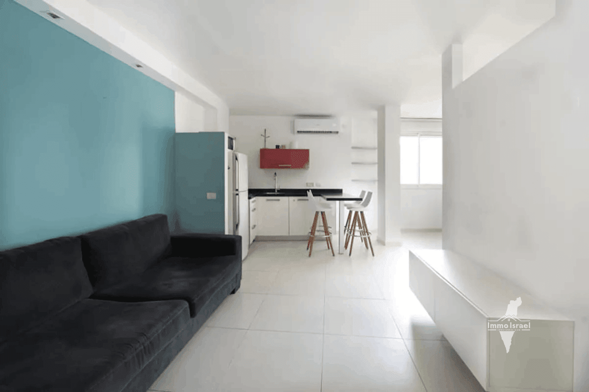 4-Room Apartment for Sale on Hei be-Iyar Street, Tel Aviv-Yafo