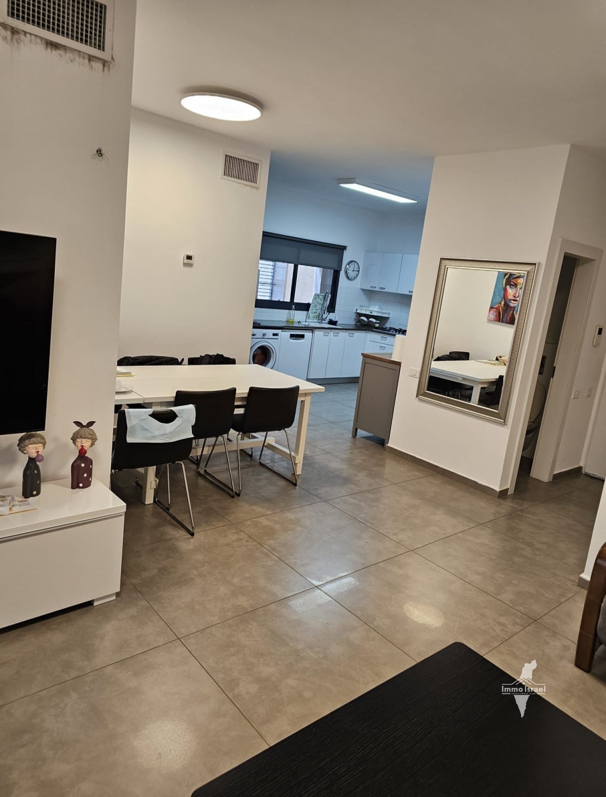 4.5-Room Apartment for Rent on Avshalom Khaviv Street, Tel Aviv-Yafo