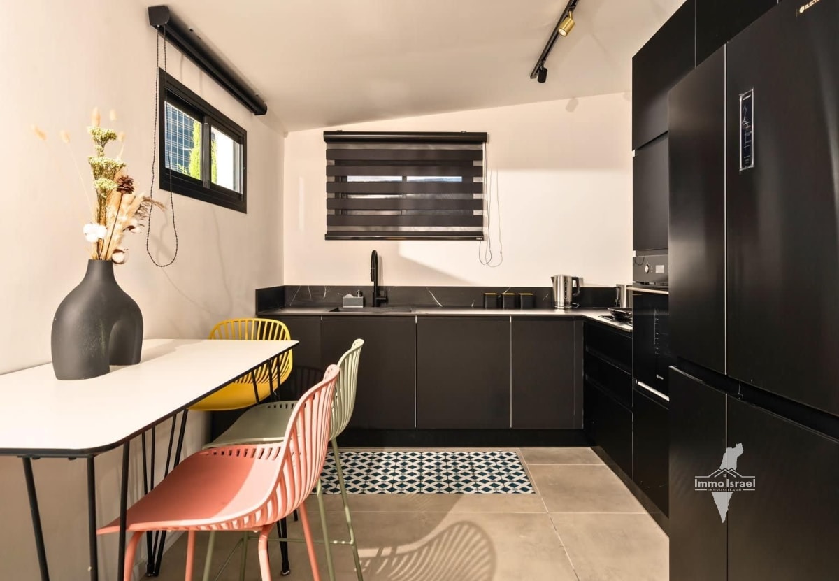 3-Room Penthouse for Rent on Derech Jaffa, Tel Aviv-Yafo