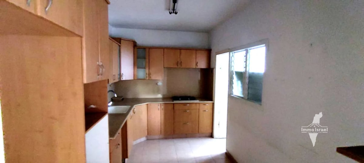 4-Room Apartment for Sale on Tagore Street, Tel Aviv-Yafo