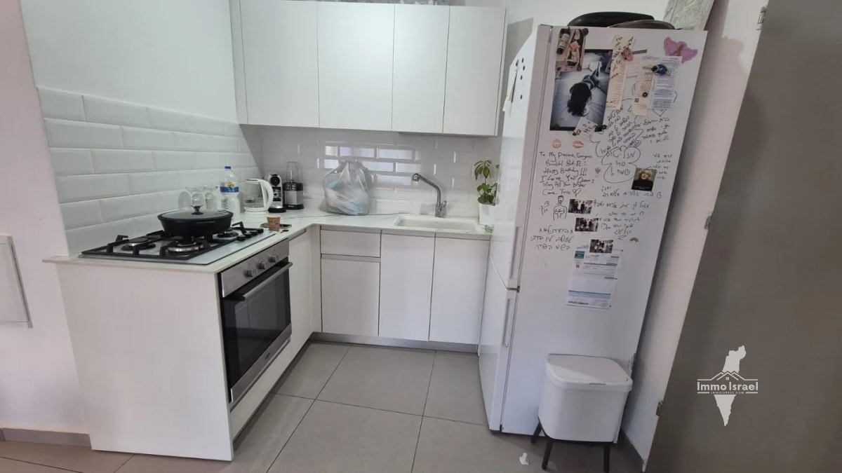 3-Room Apartment for Rent on Herzl Street, Tel Aviv-Yafo