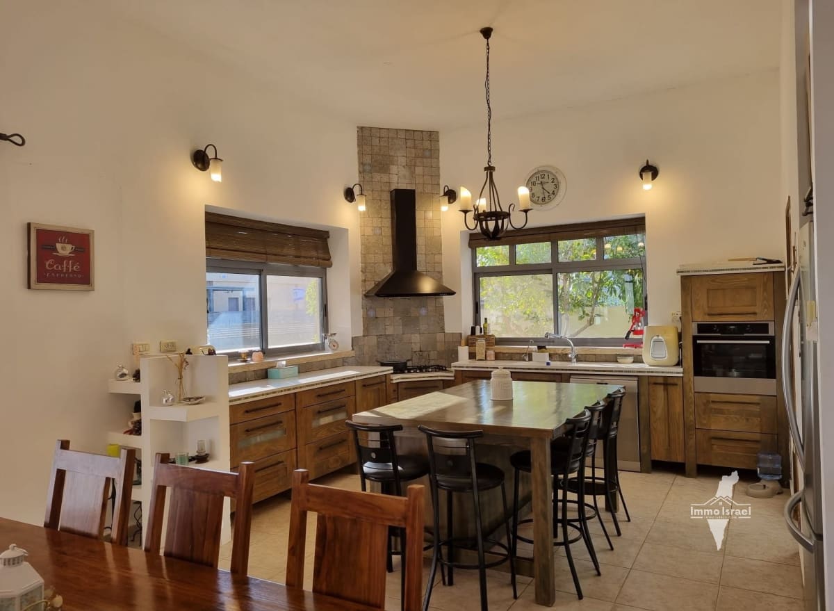 6-Room Cottage for Sale on Derekh ha-Etrog, Ashalim