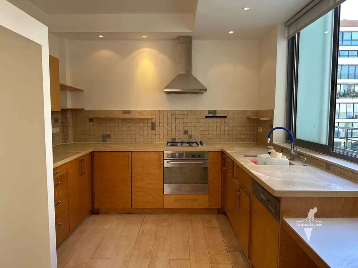 3-Room Apartment for Sale on Louis Lipsky Street, Tel Aviv