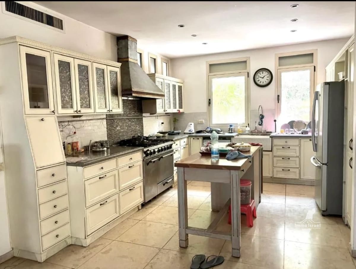 6-Room House for Sale on Ha-Marganit Street, Herzliya