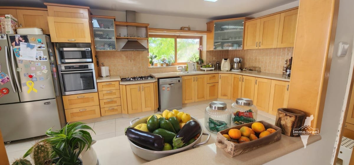 6-Room House for Sale on Giv'ati Street, Ashkelon