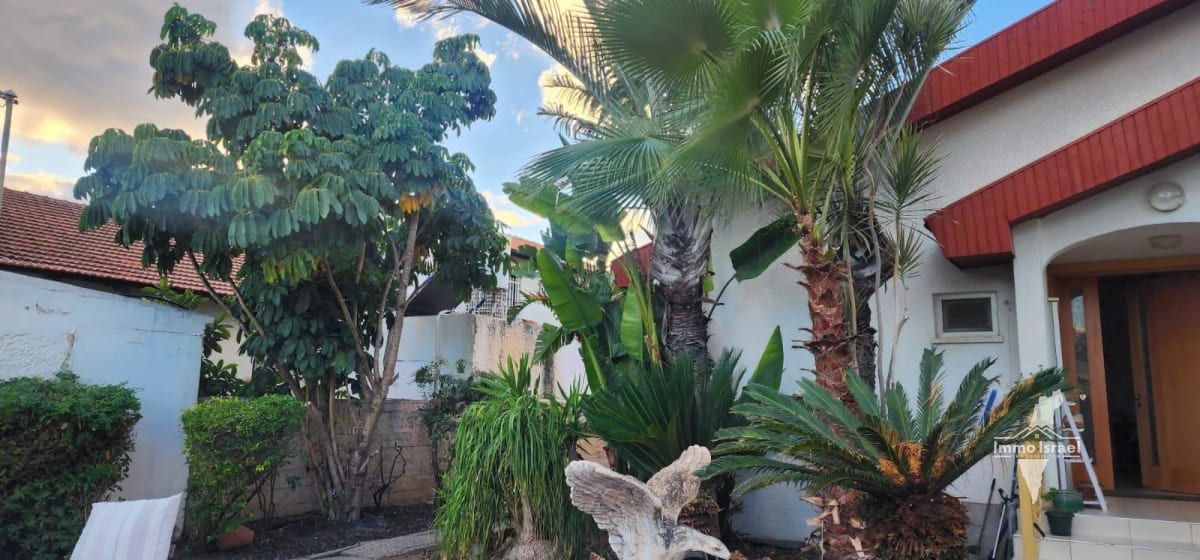 6-Room House for Sale on Giv'ati Street, Ashkelon