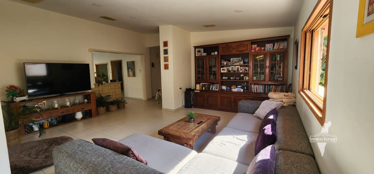 6-Room House for Sale on Giv'ati Street, Ashkelon