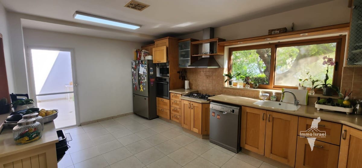 6-Room House for Sale on Giv'ati Street, Ashkelon