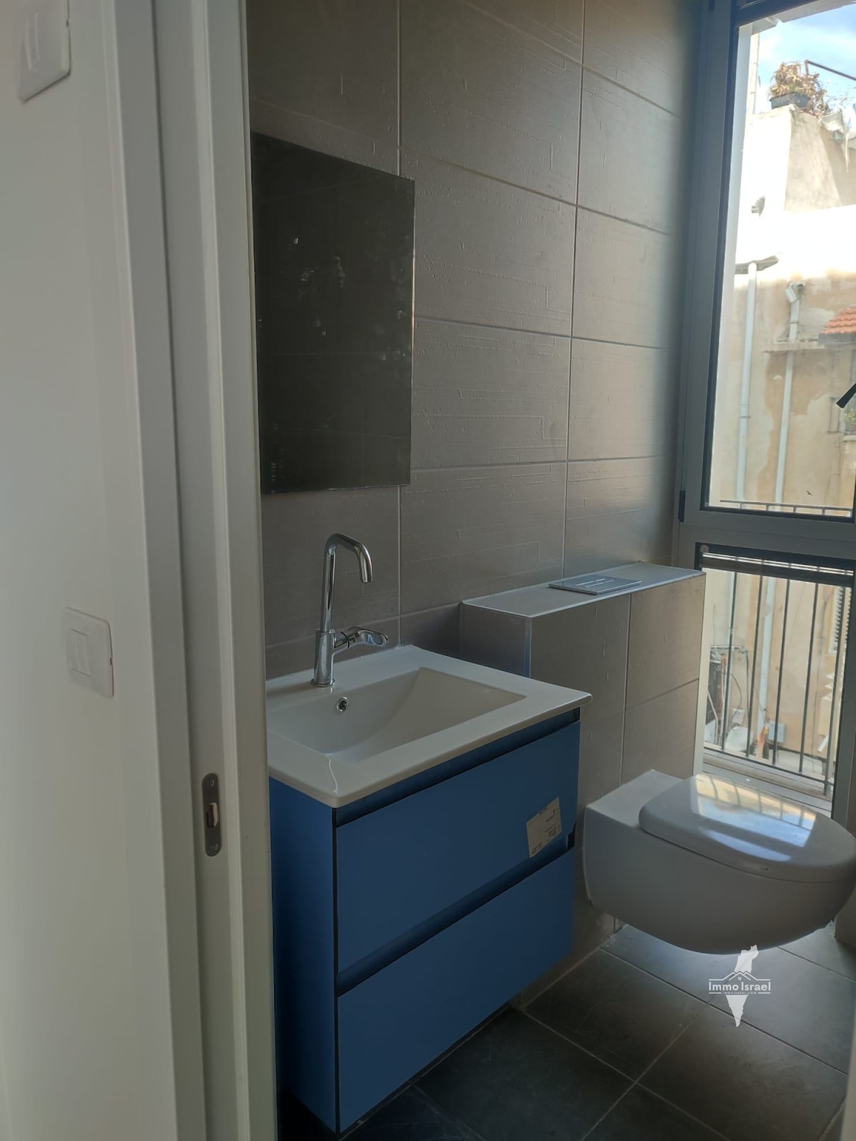 4-Room Apartment for Sale on Nahalat Binyamin Street, Tel Aviv-Yafo
