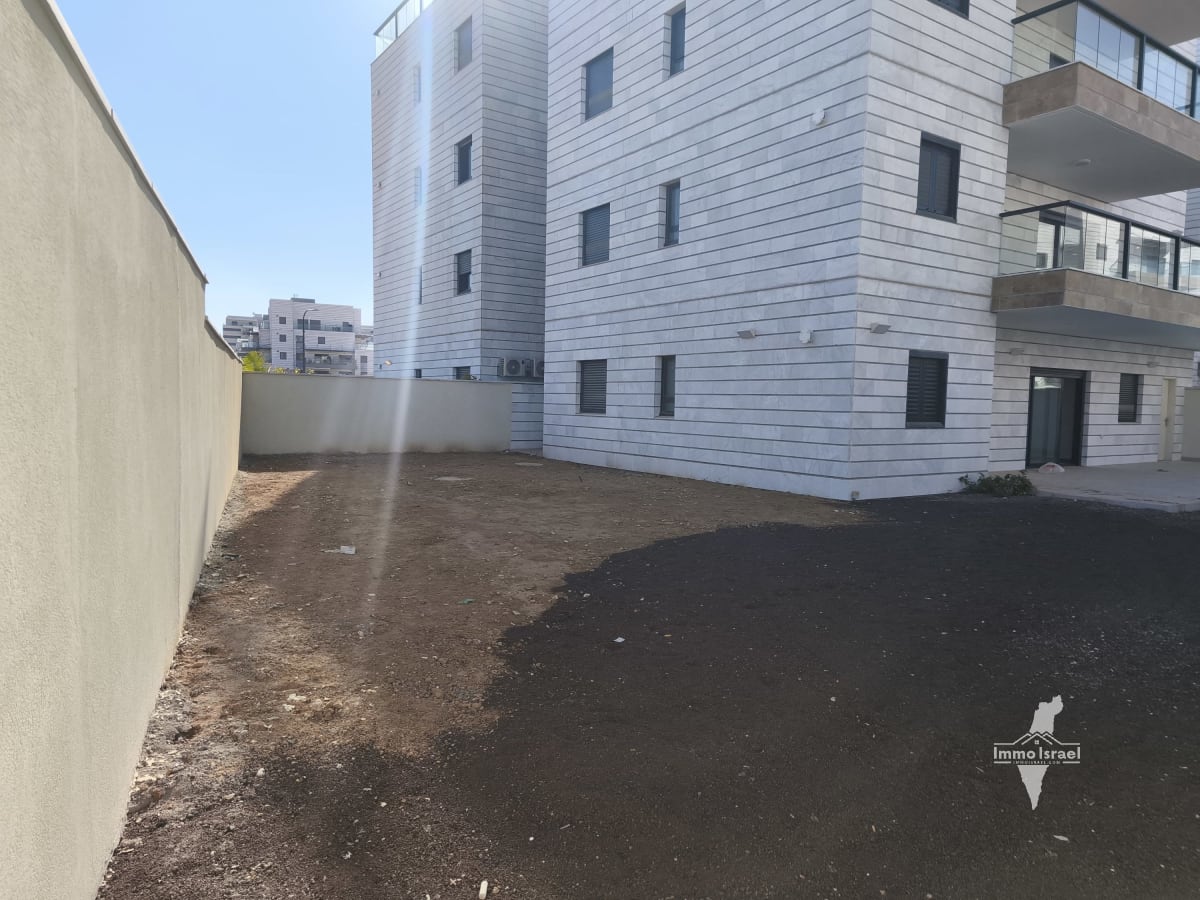 5-Room Garden Apartment for Sale in HaPark Neighborhood, Beer Sheva
