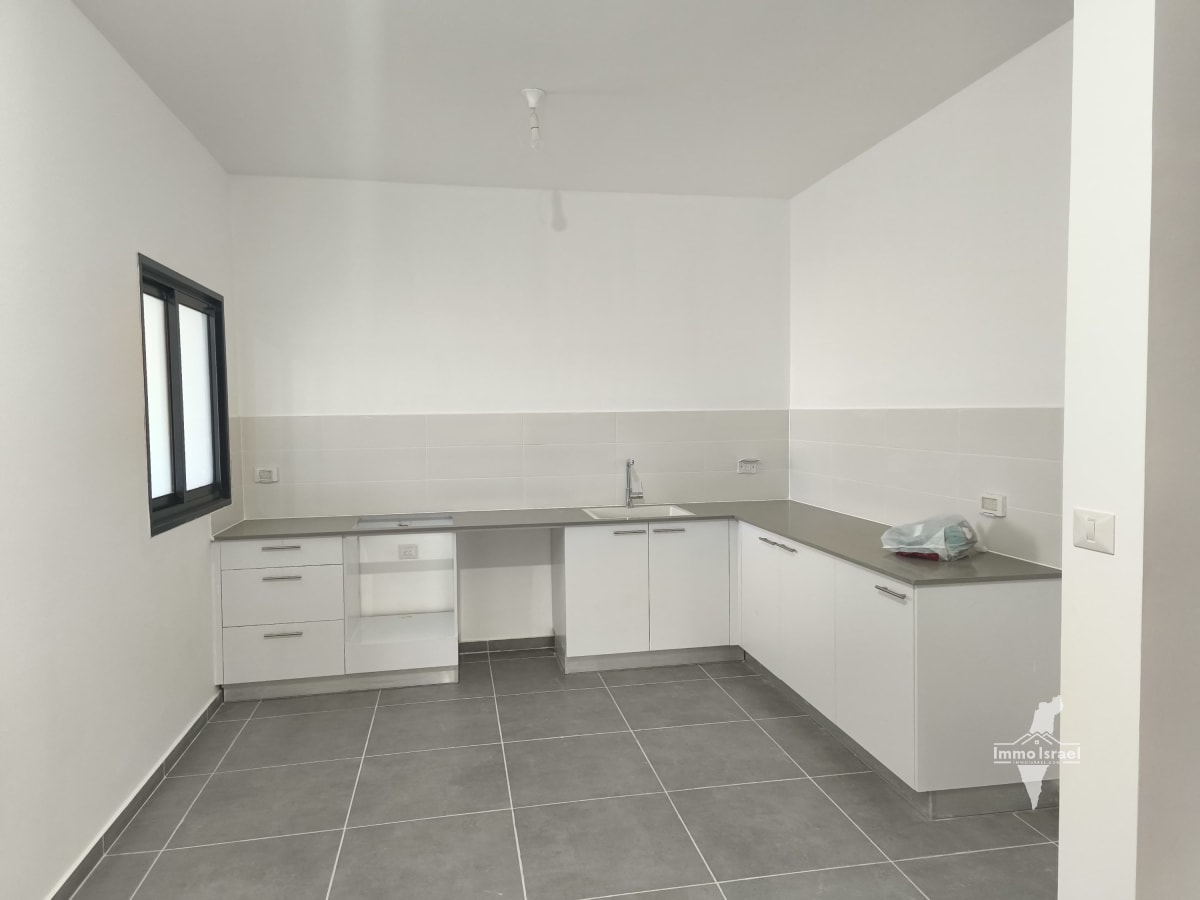 5-Room Garden Apartment for Sale in HaPark Neighborhood, Beer Sheva