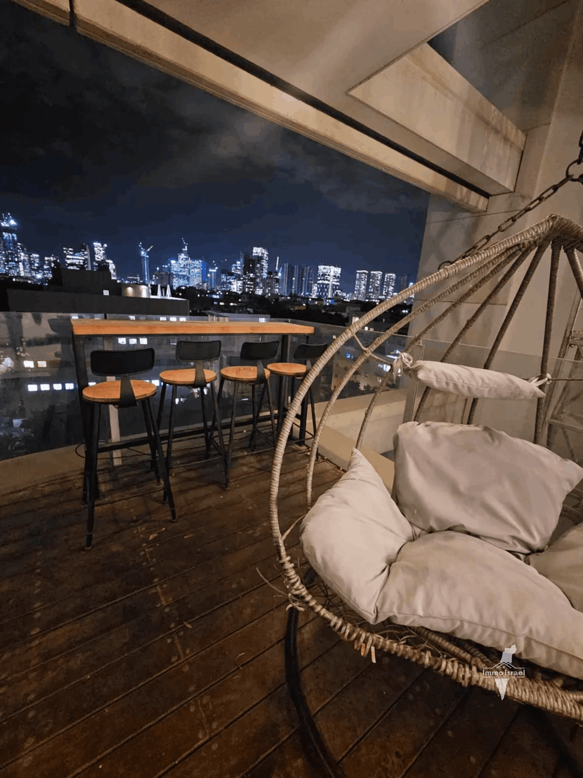 2-Room Apartment for Sale in a Luxurious Tower Near the Sea in Tel Aviv-Yafo