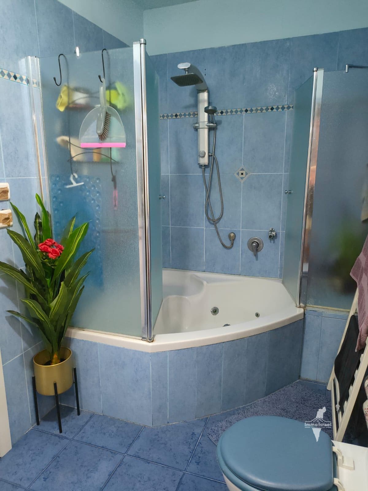 7-Room Cottage for Sale on HaTsaftsafot Street, Herzliya