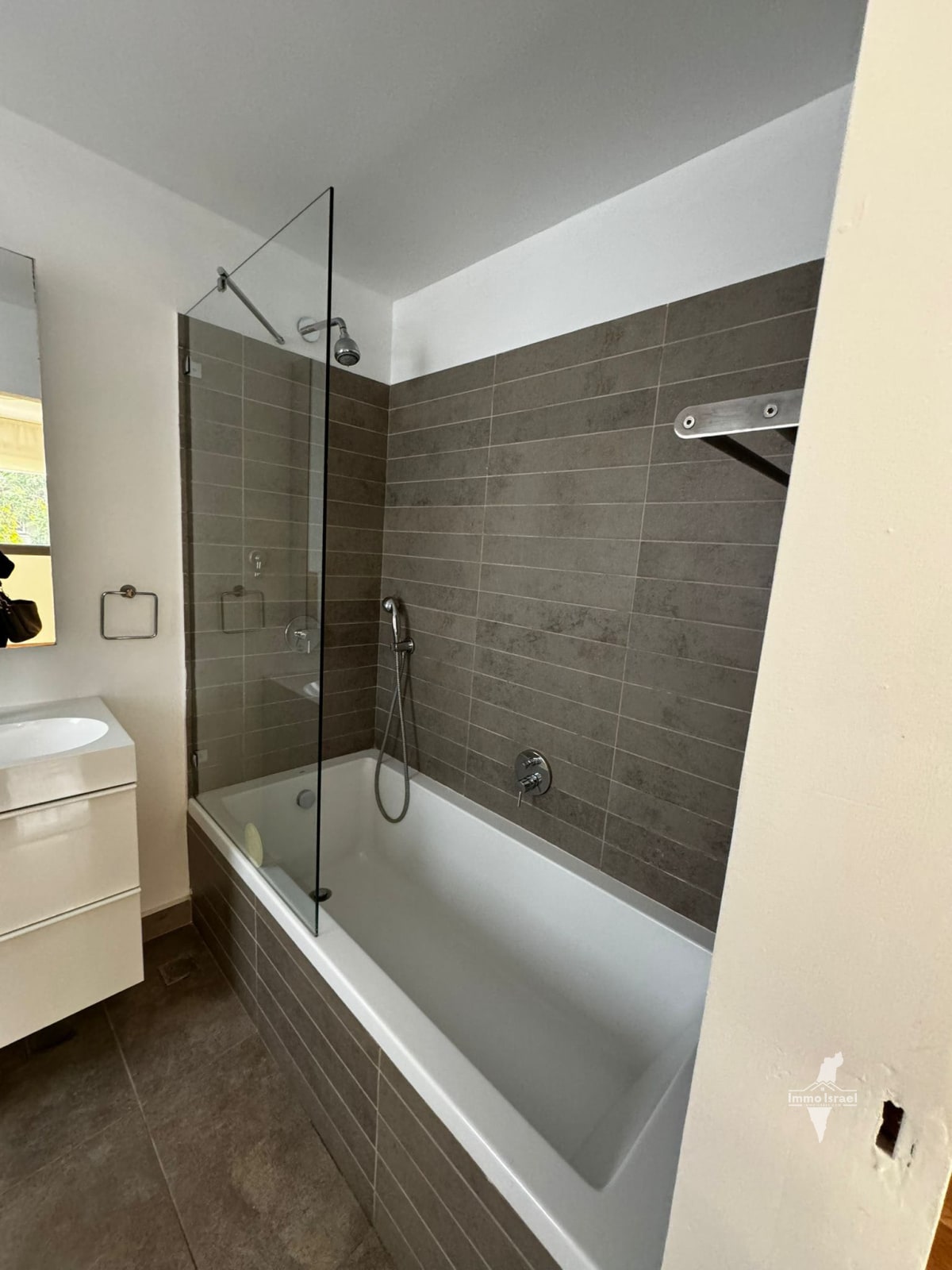 5-Room Apartment for Rent in Herzliya Pituach